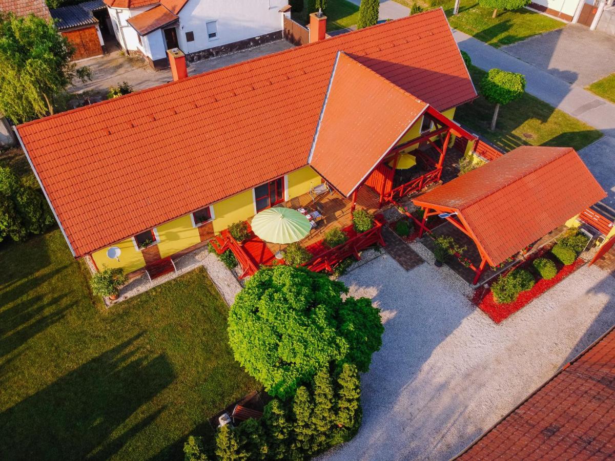 Sara-Lux Apartman Nyarliget Екстериор снимка