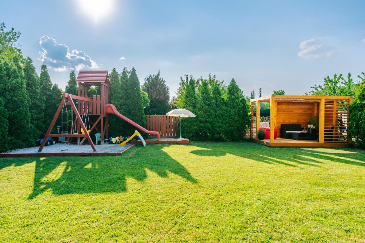 Sara-Lux Apartman Nyarliget Екстериор снимка