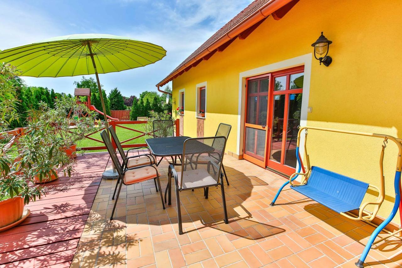 Sara-Lux Apartman Nyarliget Екстериор снимка