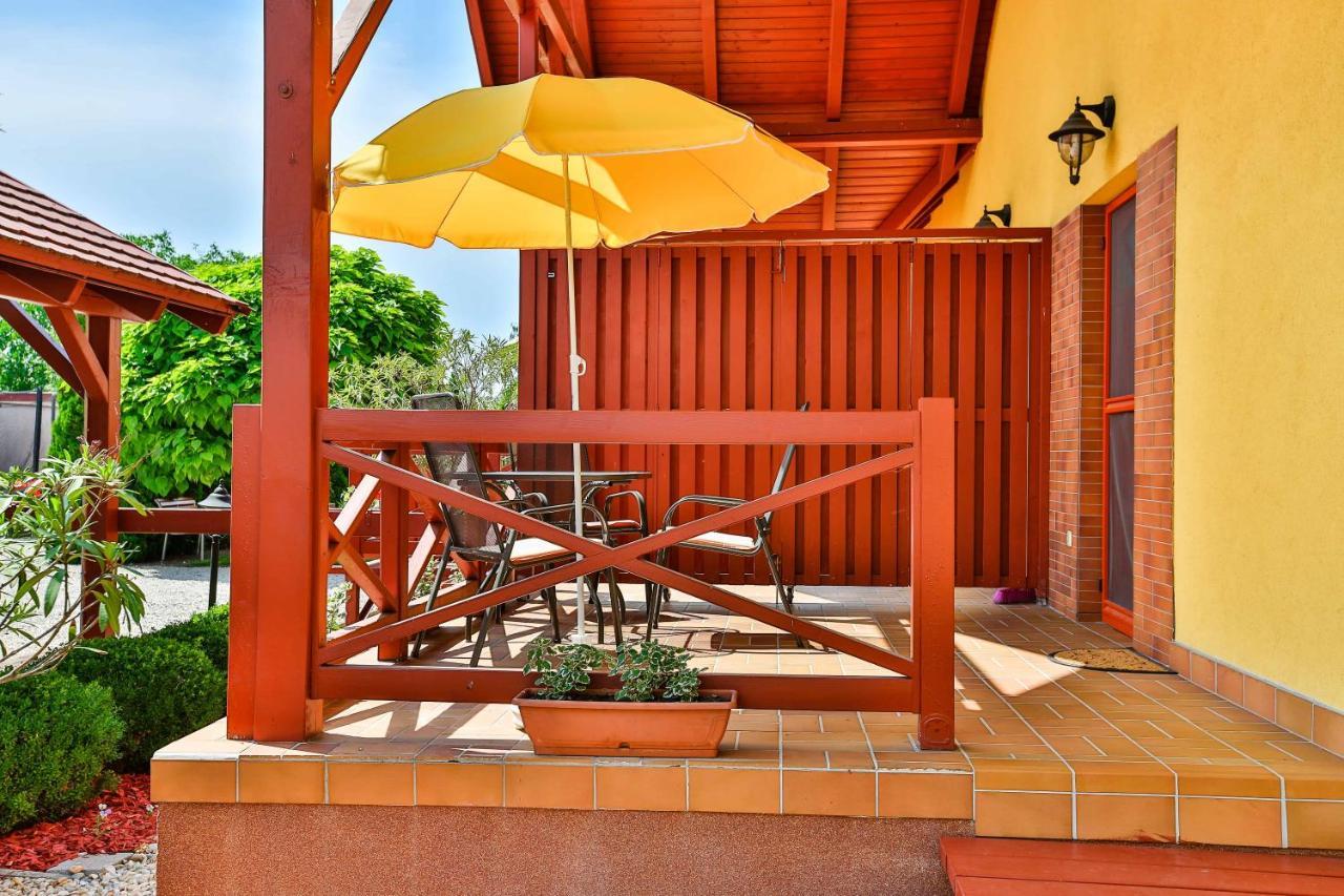 Sara-Lux Apartman Nyarliget Екстериор снимка