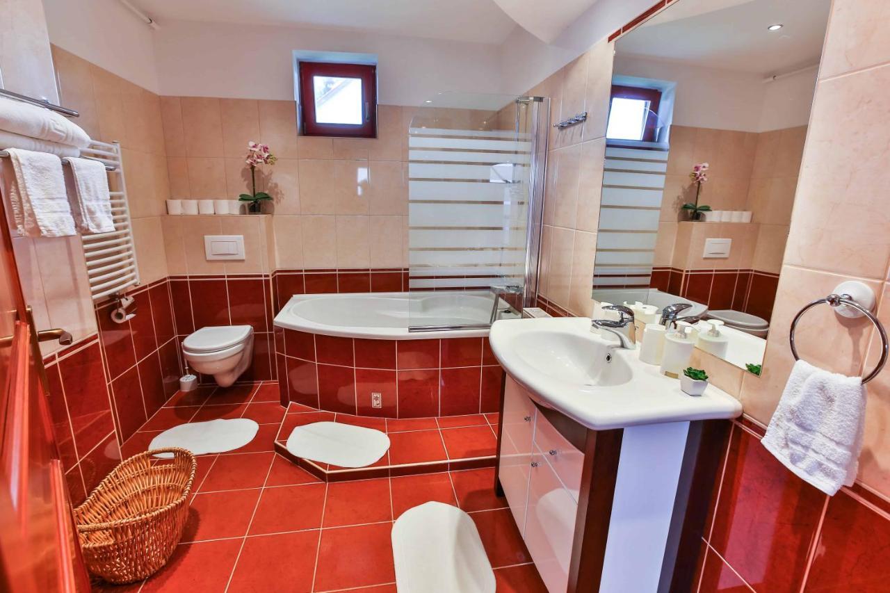 Sara-Lux Apartman Nyarliget Екстериор снимка