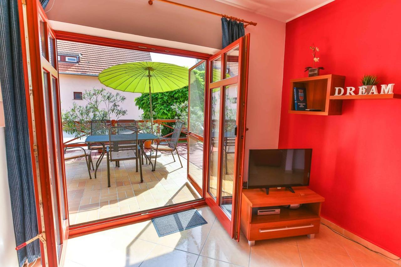 Sara-Lux Apartman Nyarliget Екстериор снимка